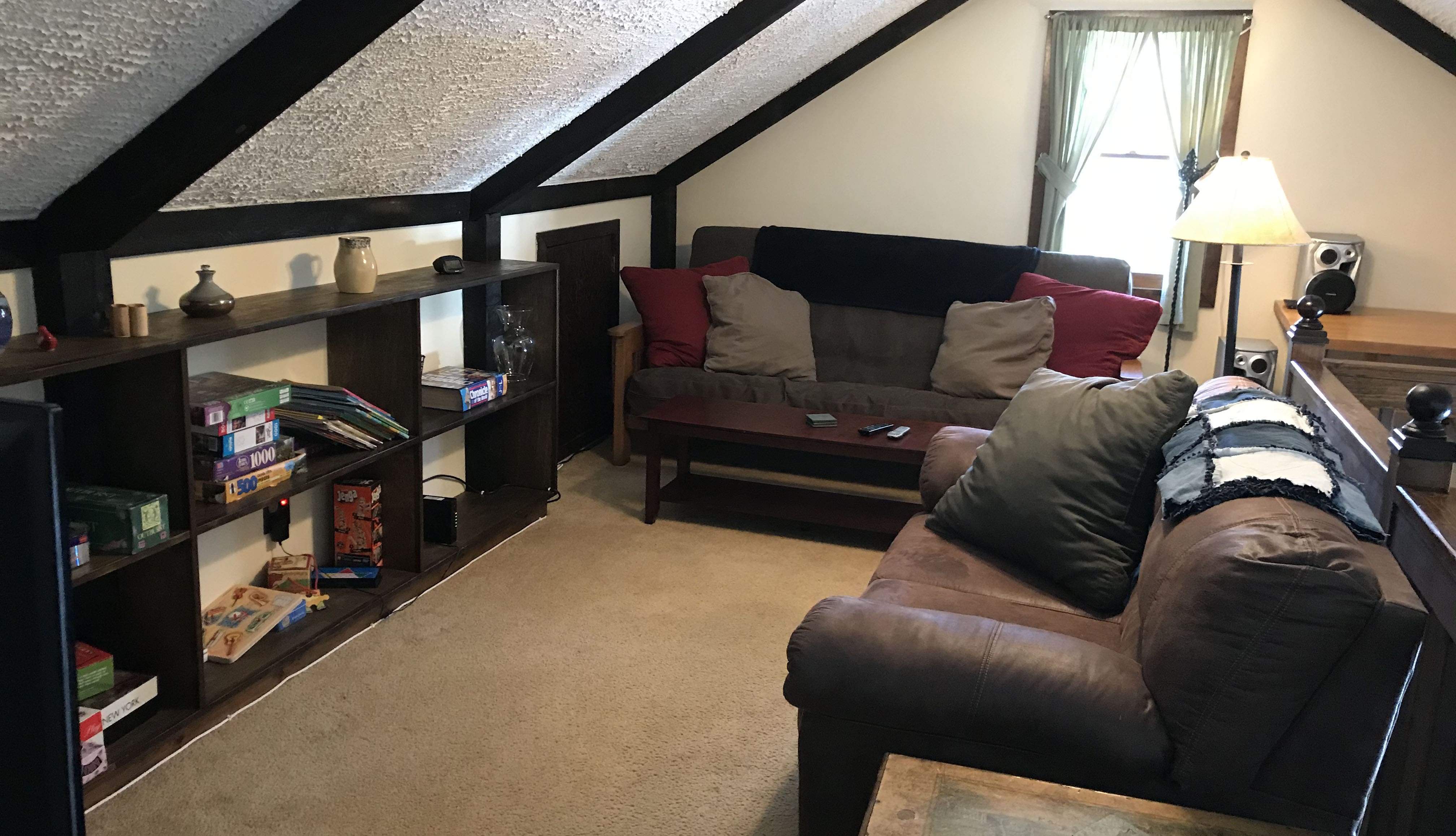 Loft area for games, reading, movies, relaxing!